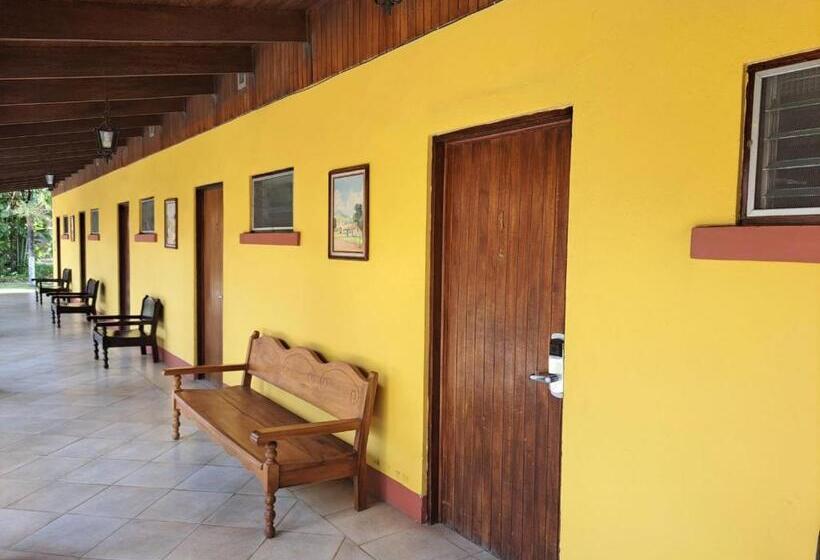 Отель Las Espuelas, Bar & Restaurant