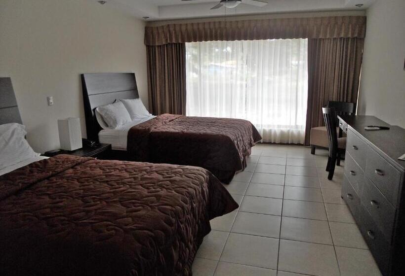 Отель Las Espuelas, Bar & Restaurant