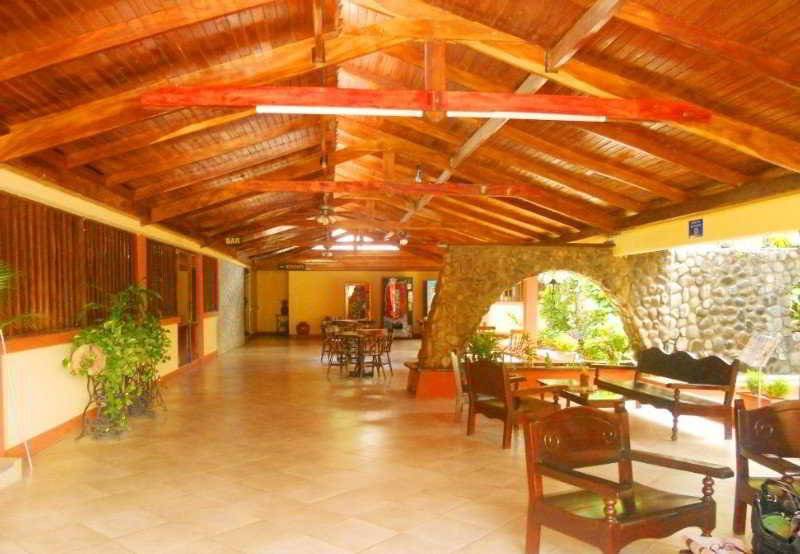 Отель Las Espuelas, Bar & Restaurant