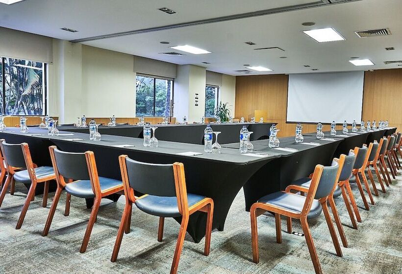 ホテル Poblado Plaza