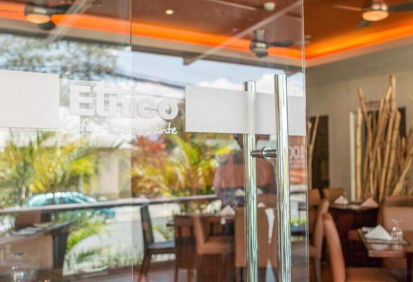 Rincon Del Valle Hotel & Suites