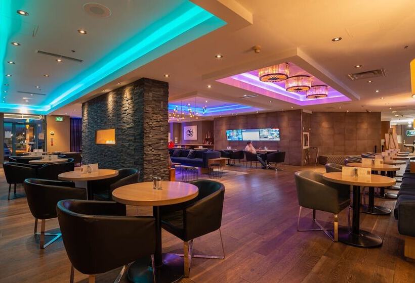 فندق Sandman Signature Mississauga