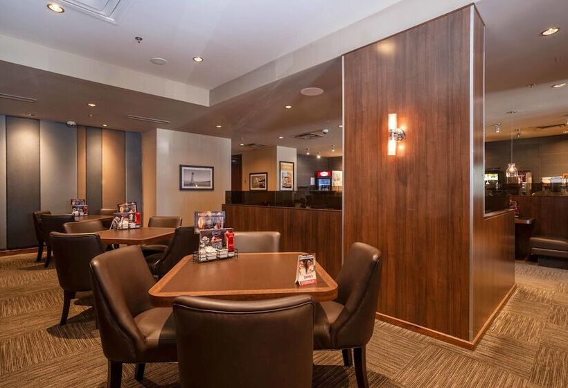 فندق Sandman Signature Mississauga