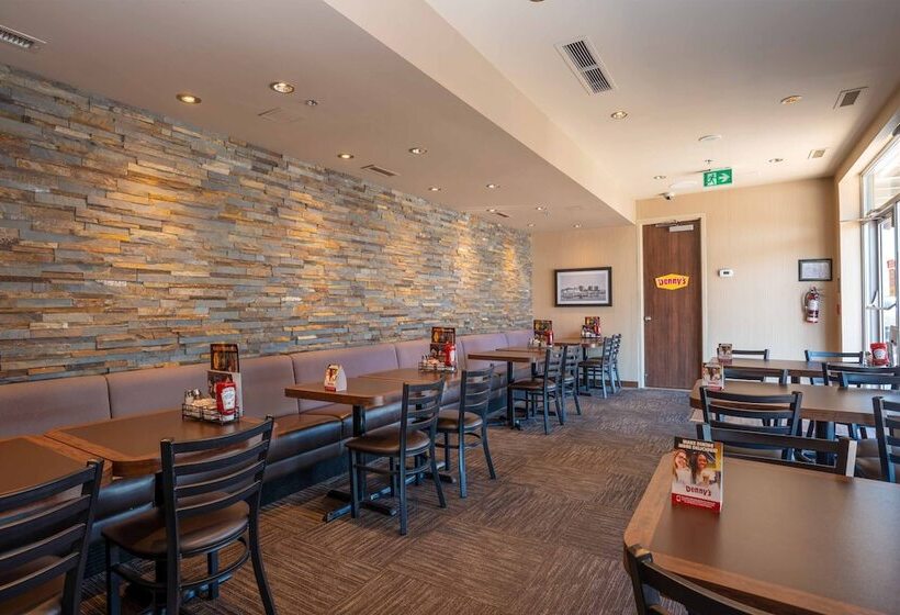 فندق Sandman Signature Mississauga