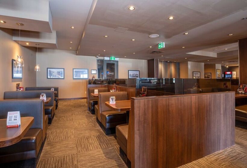 فندق Sandman Signature Mississauga