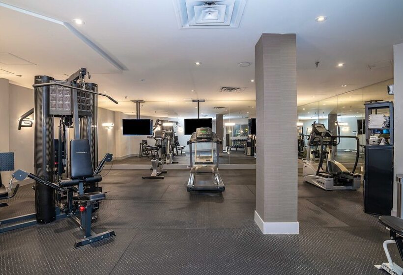 فندق Sandman Signature Mississauga