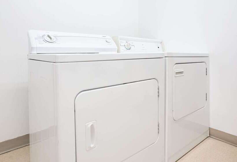 בית מלון כפרי Super 8 By Wyndham Quesnel Bc