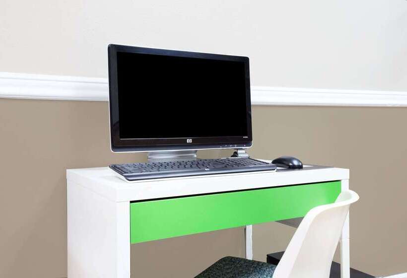 בית מלון כפרי Super 8 By Wyndham Quesnel Bc