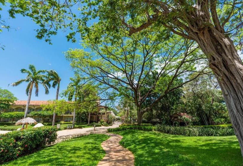 Отель Tamarindo Diria Beach Resort