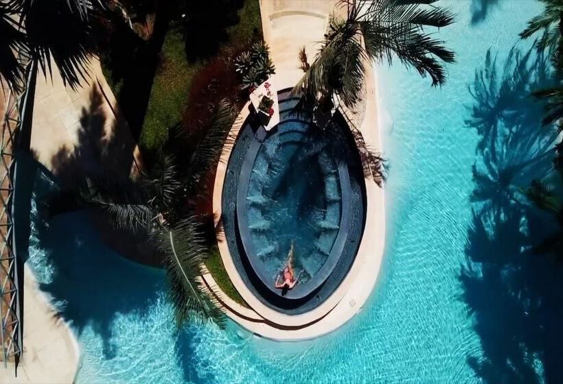 Отель Tamarindo Diria Beach Resort