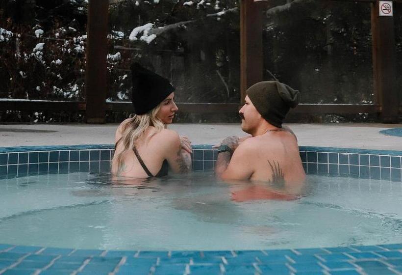 酒店 Tantalus Resort Lodge