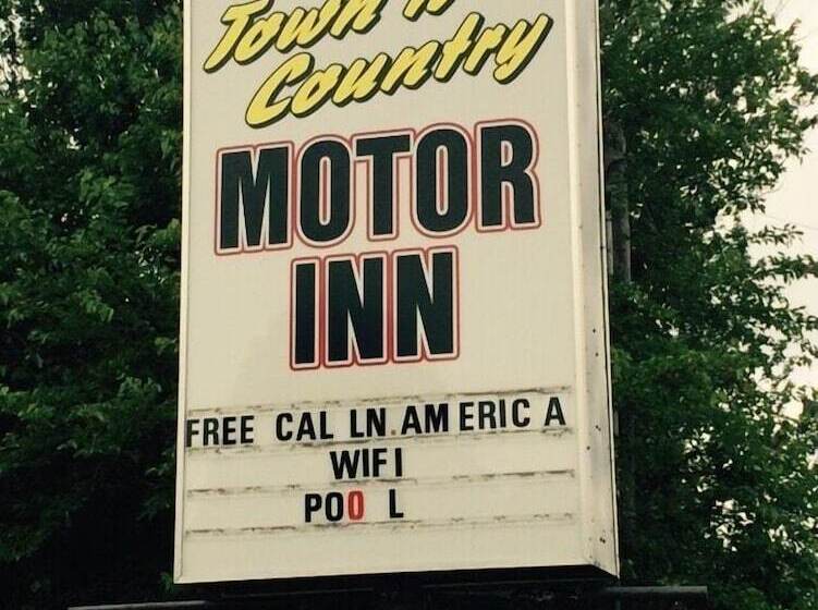فندق Town N Country Motor Inn