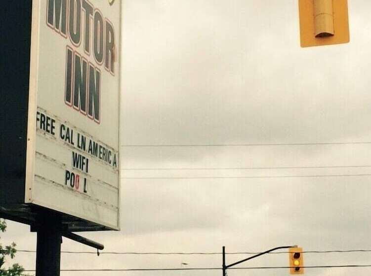 فندق Town N Country Motor Inn