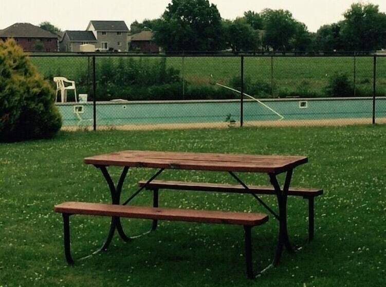 فندق Town N Country Motor Inn