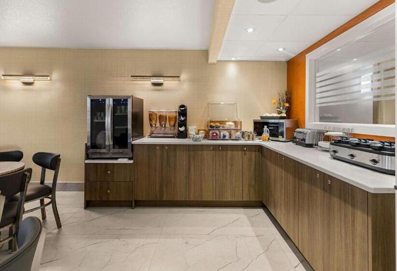 فندق Surestay Plus By Best Western Brooks