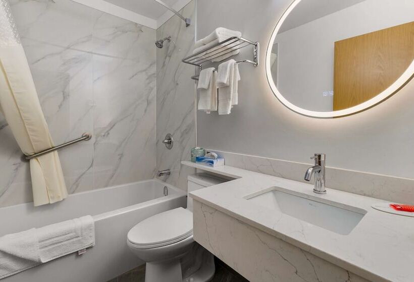 فندق Surestay Plus By Best Western Brooks