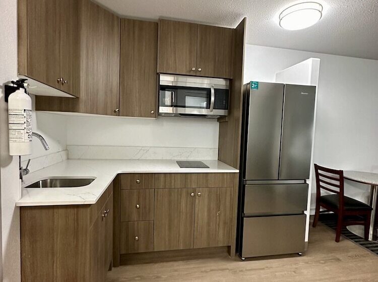 فندق Surestay Plus By Best Western Brooks