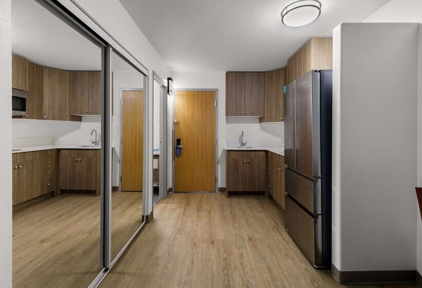 فندق Surestay Plus By Best Western Brooks