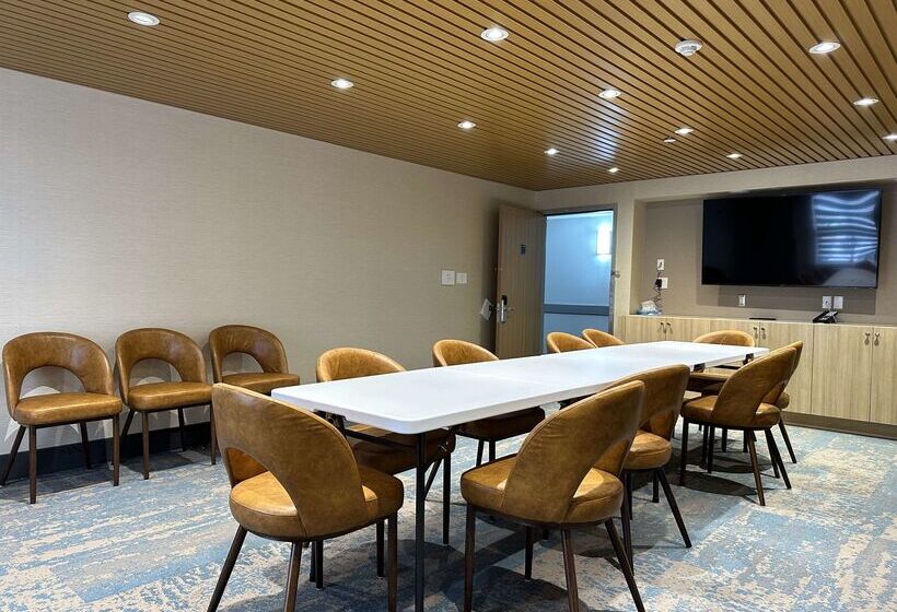 فندق Surestay Plus By Best Western Brooks