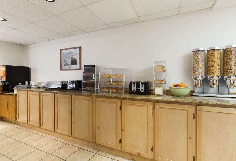 فندق Brockville Inn And Suites