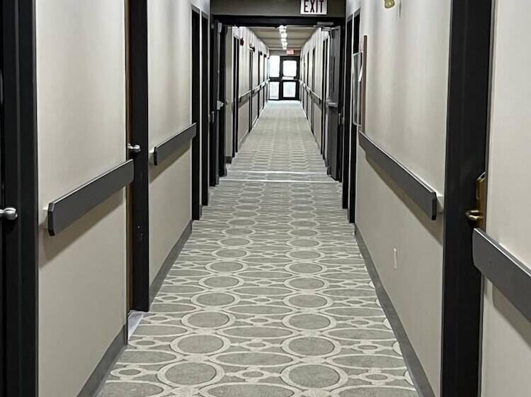 فندق Brockville Inn And Suites