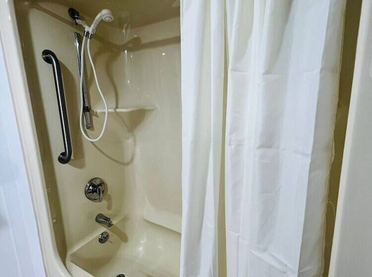 فندق Brockville Inn And Suites