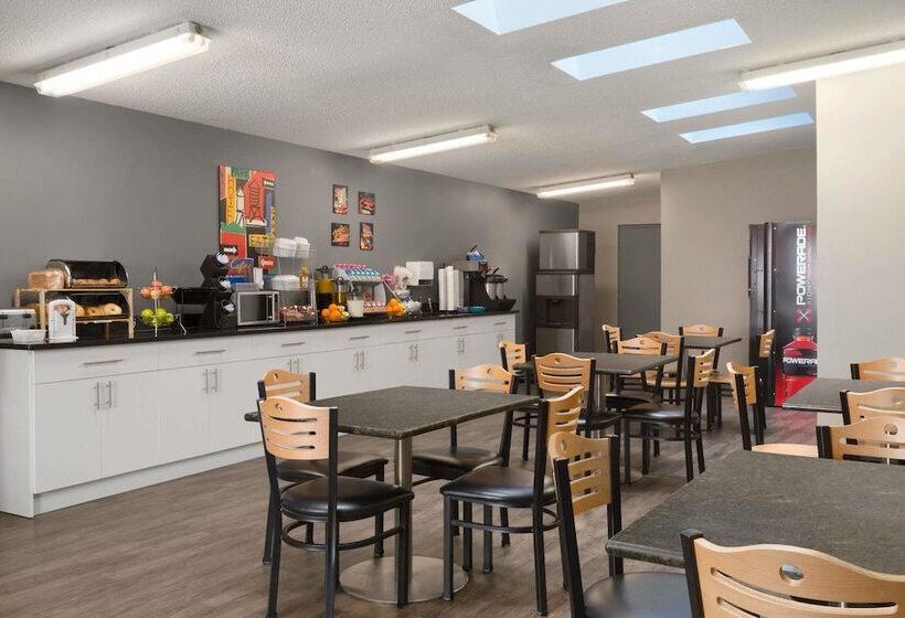 فندق Travelodge By Wyndham Edmonton Airport