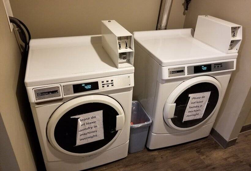 فندق Travelodge By Wyndham Edmonton Airport