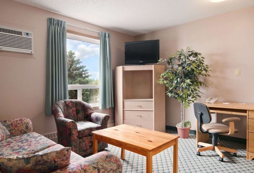 هتل Travelodge By Wyndham Edmonton Airport