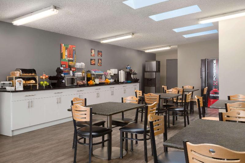 فندق Travelodge By Wyndham Edmonton Airport