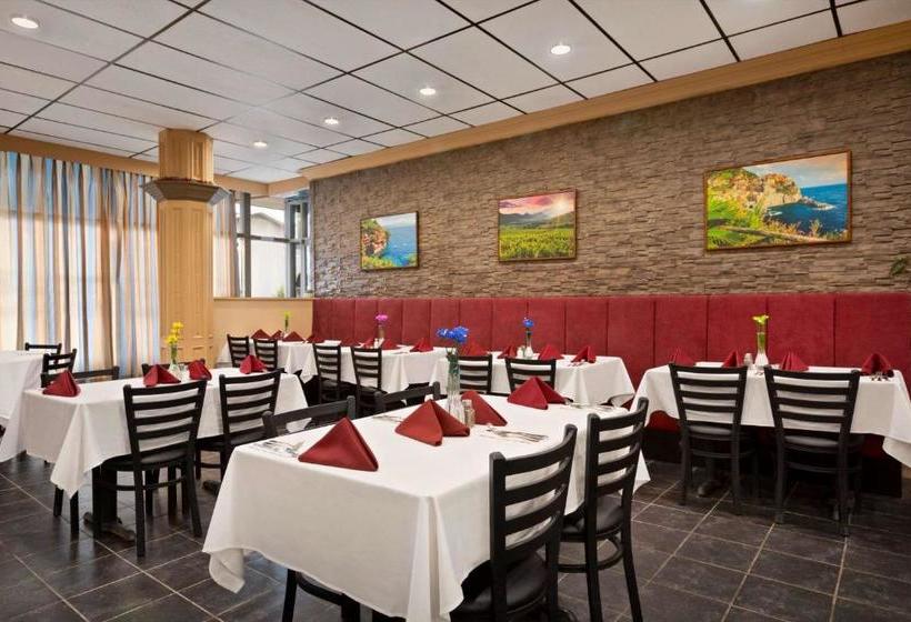 فندق Travelodge By Wyndham Whitecourt Conference Centre & Suites