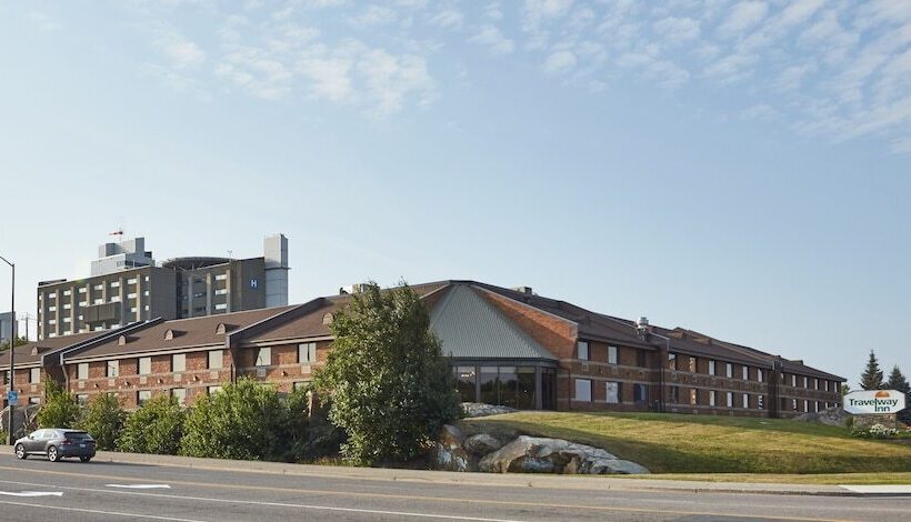 فندق Travelway Inn Sudbury