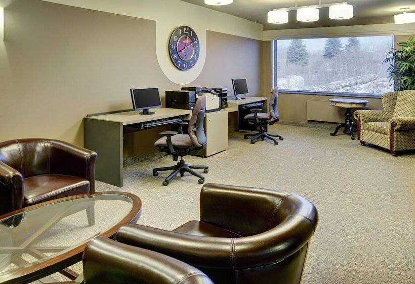 فندق Travelway Inn Sudbury