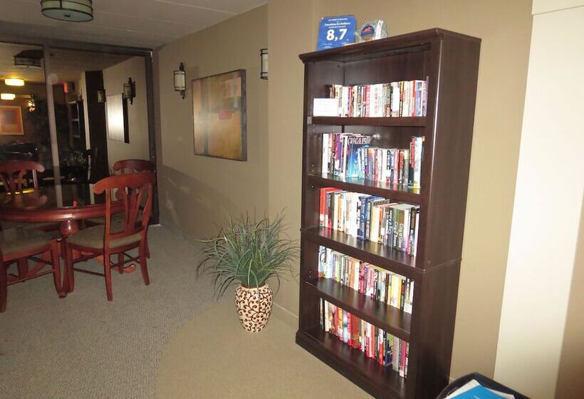 فندق Travelway Inn Sudbury