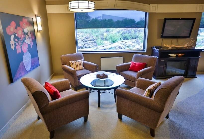 فندق Travelway Inn Sudbury