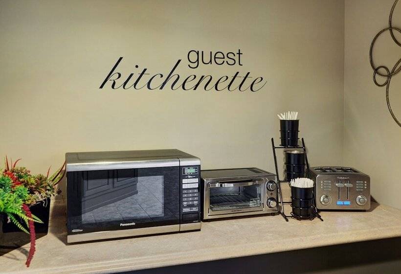 فندق Travelway Inn Sudbury