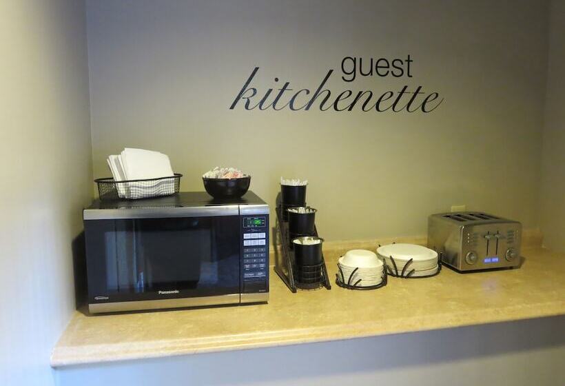 فندق Travelway Inn Sudbury