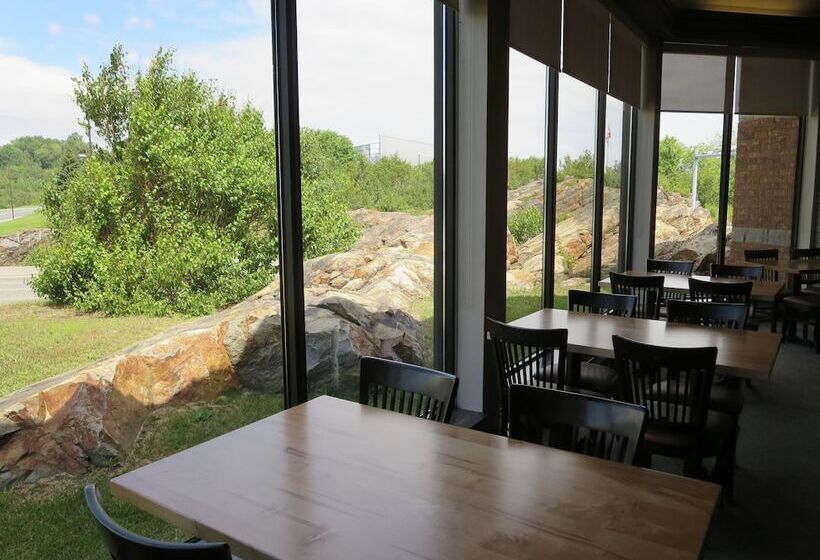 فندق Travelway Inn Sudbury