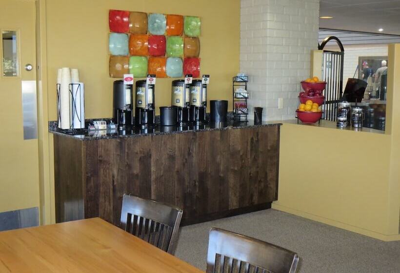 فندق Travelway Inn Sudbury