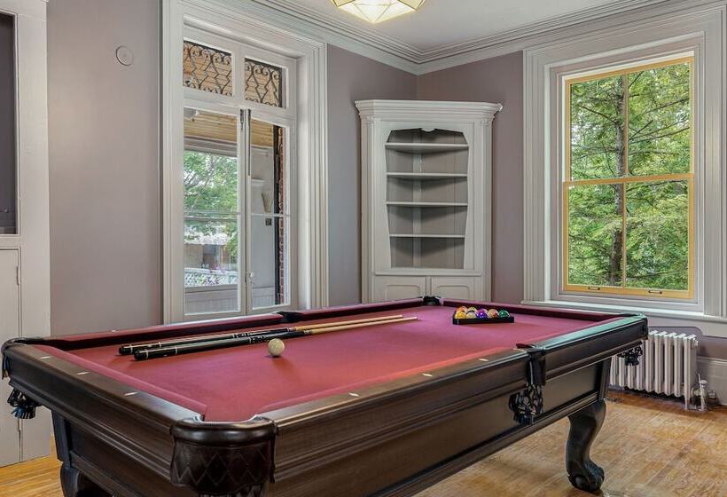 فندق Trinity House Inn