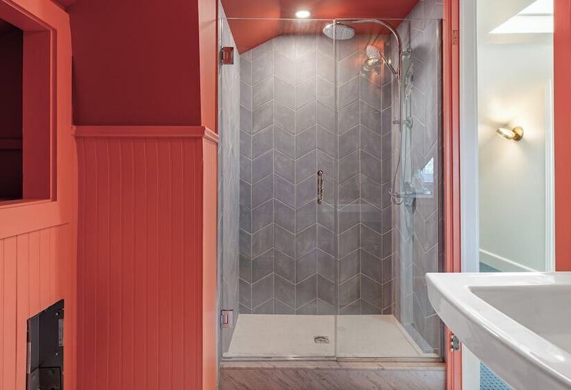 فندق Trinity House Inn