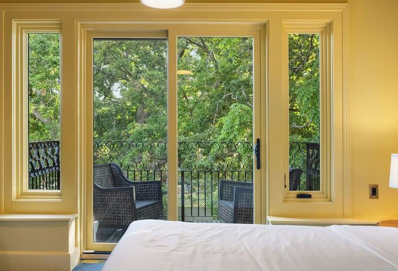 فندق Trinity House Inn