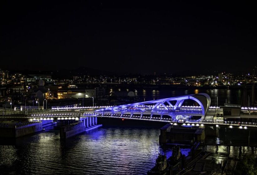 Victoria Regent Waterfront Hotel & Suites