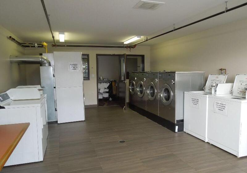 فندق Walking Eagle Inn & Lodge