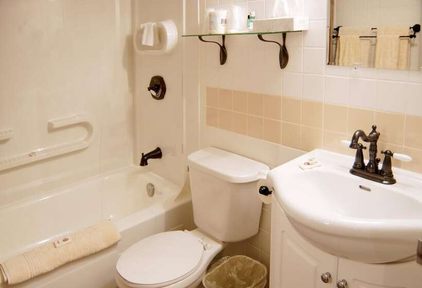 فندق Wescana Inn