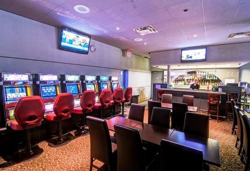 فندق Wescana Inn