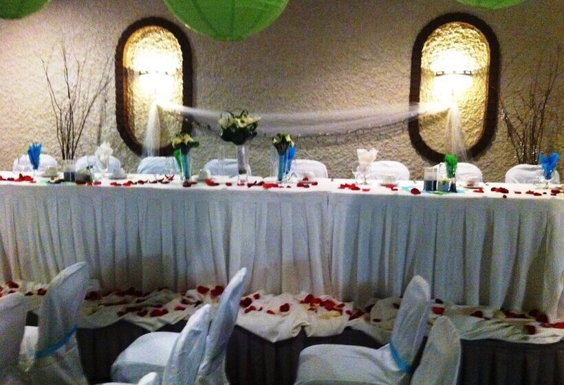 فندق Wescana Inn