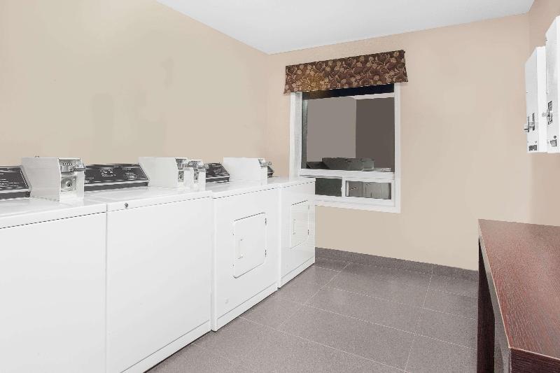 فندق على الطريق Super 8 By Wyndham Brandon Mb