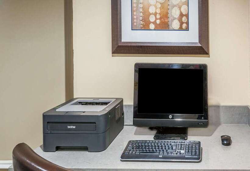 فندق على الطريق Super 8 By Wyndham Calgary/airport