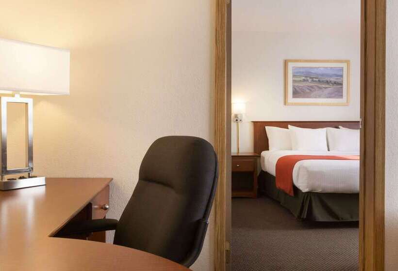 فندق على الطريق Super 8 By Wyndham Drayton Valley